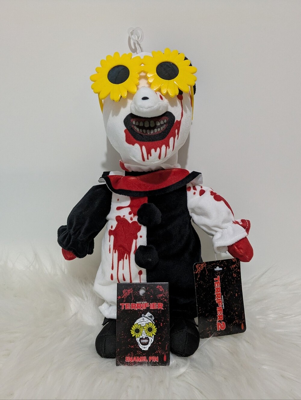 Terrifier Art The Clown Bloody Plush Toy & Enamel Pin With Flowers New!